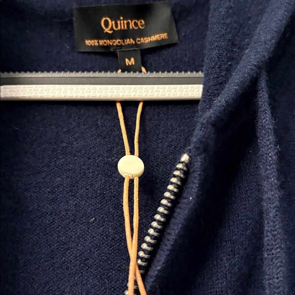 Quince Women's Mongolian Cashmere Full Zip Hoodie Sweater Medium Navy NWT - Picture 5 of 7